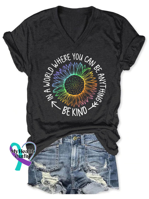 Women’s In A World Where You Can Be Anything Kind Print Casual T-Shirt Black / S