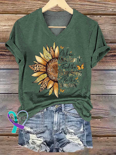 Women’s When You Can’t Find The Sunshine Be The Sunshine V-neck Casual T-Shirt Green / S